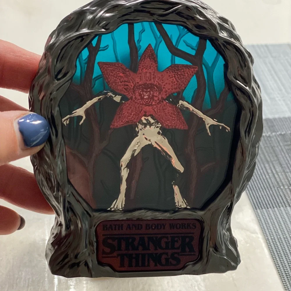 Bath & Body Works Stranger Things Demogorgon Nightlight - Black, Blue, Red